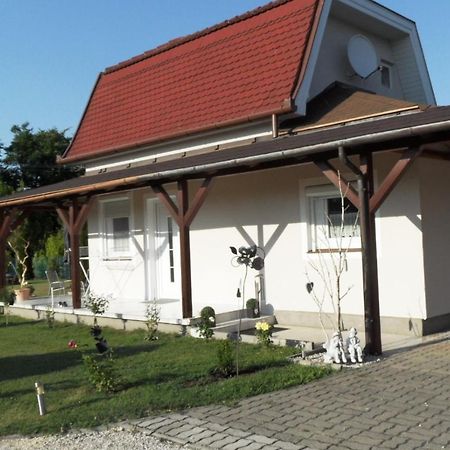 Ferienhaus Am Plattensee Balatonmáriafürdő Exterior foto