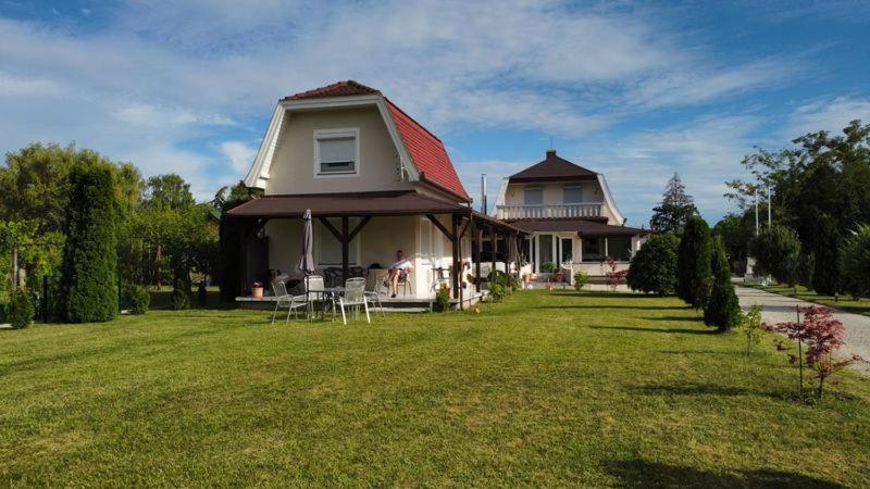 Ferienhaus Am Plattensee Balatonmáriafürdő Exterior foto