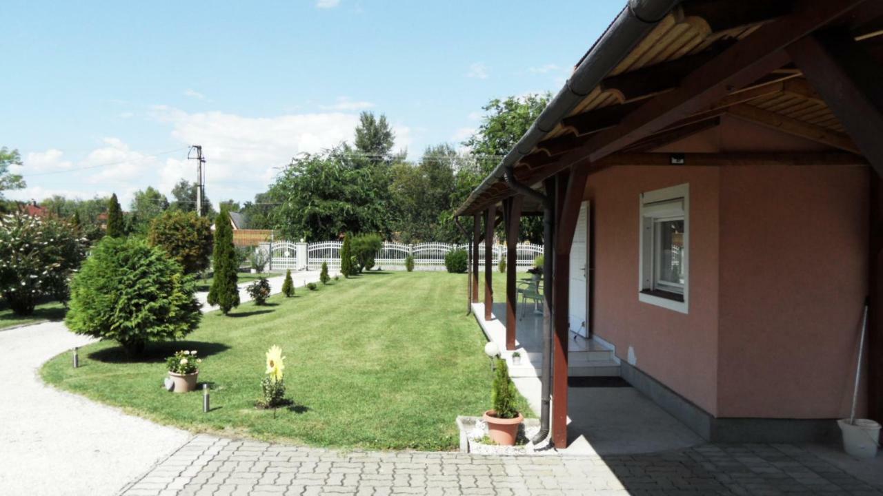 Ferienhaus Am Plattensee Balatonmáriafürdő Exterior foto